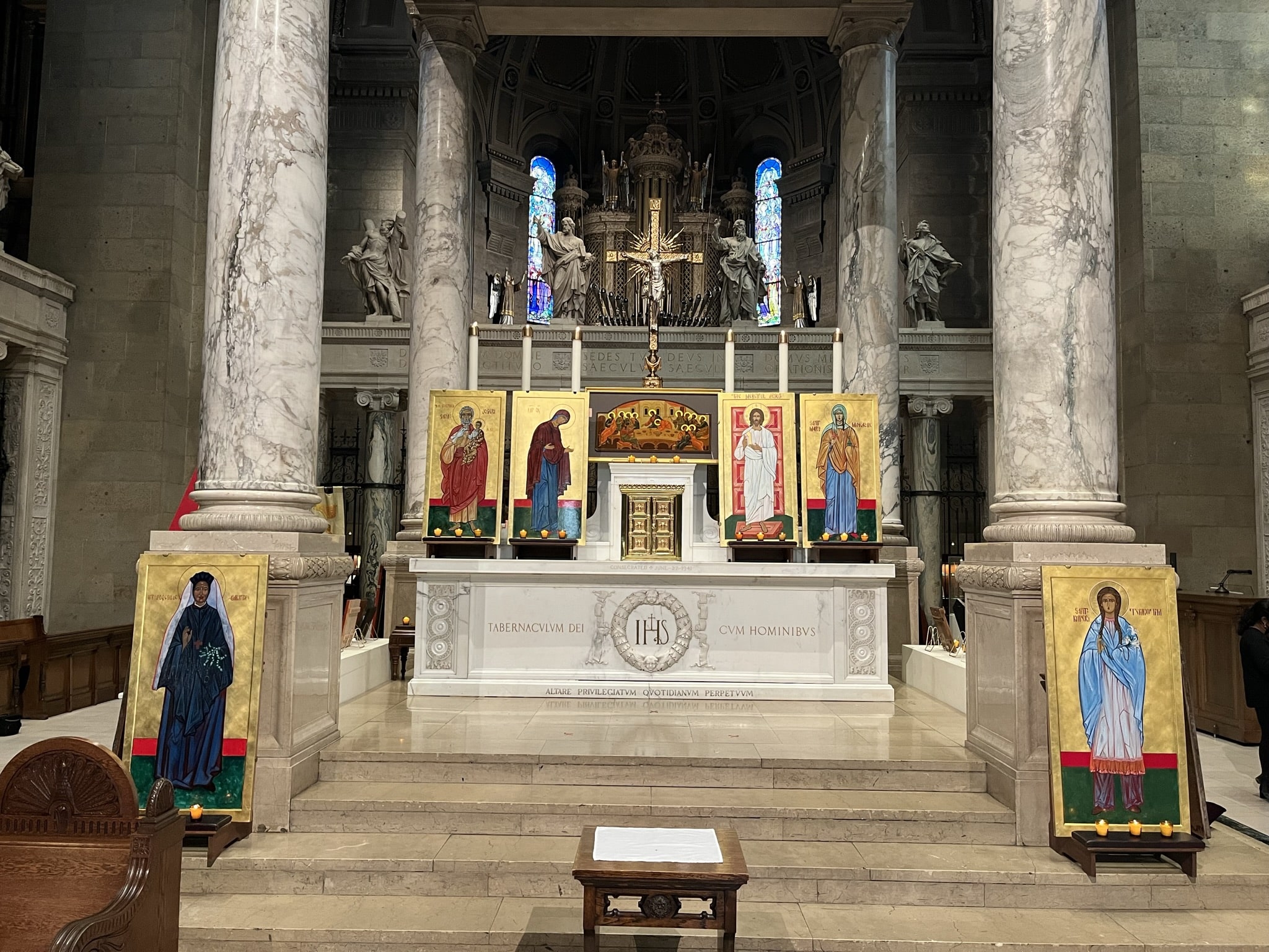 Basilica Icons Altar